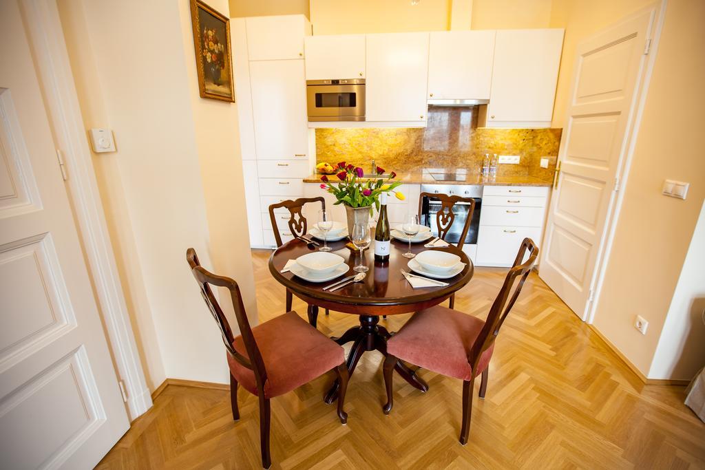 Schieszl Apartments 2 บูดาเปสต์ ภายนอก รูปภาพ