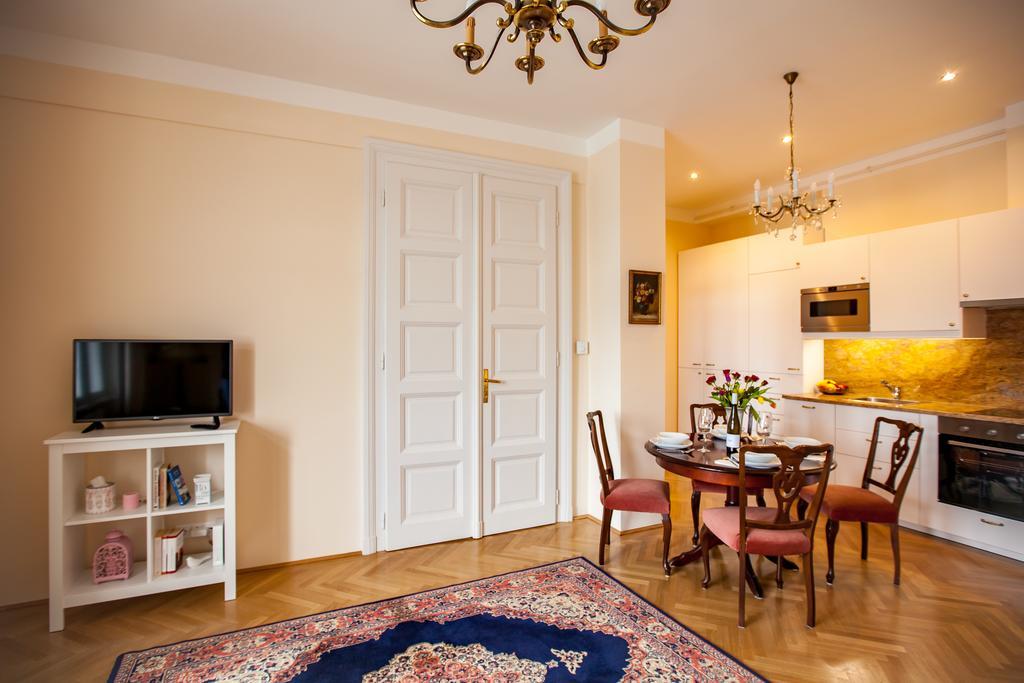 Schieszl Apartments 2 บูดาเปสต์ ภายนอก รูปภาพ